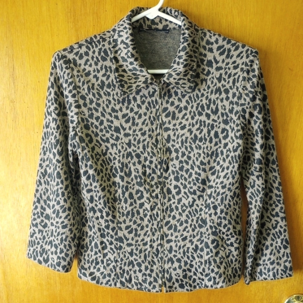 Small Petite Leopard Print Jacket w/ Zipper & Classic Collar